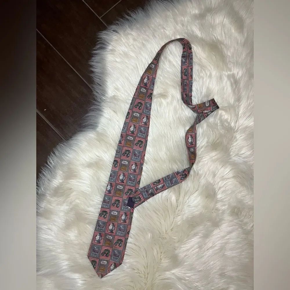 Structure Texas and Maine silk tie